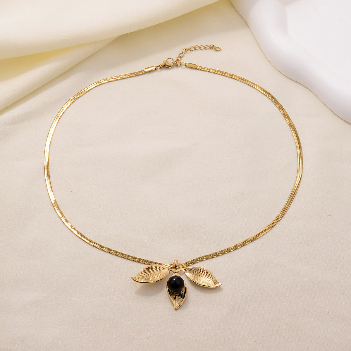 Leaf & Berry Metallic Hoop Necklace