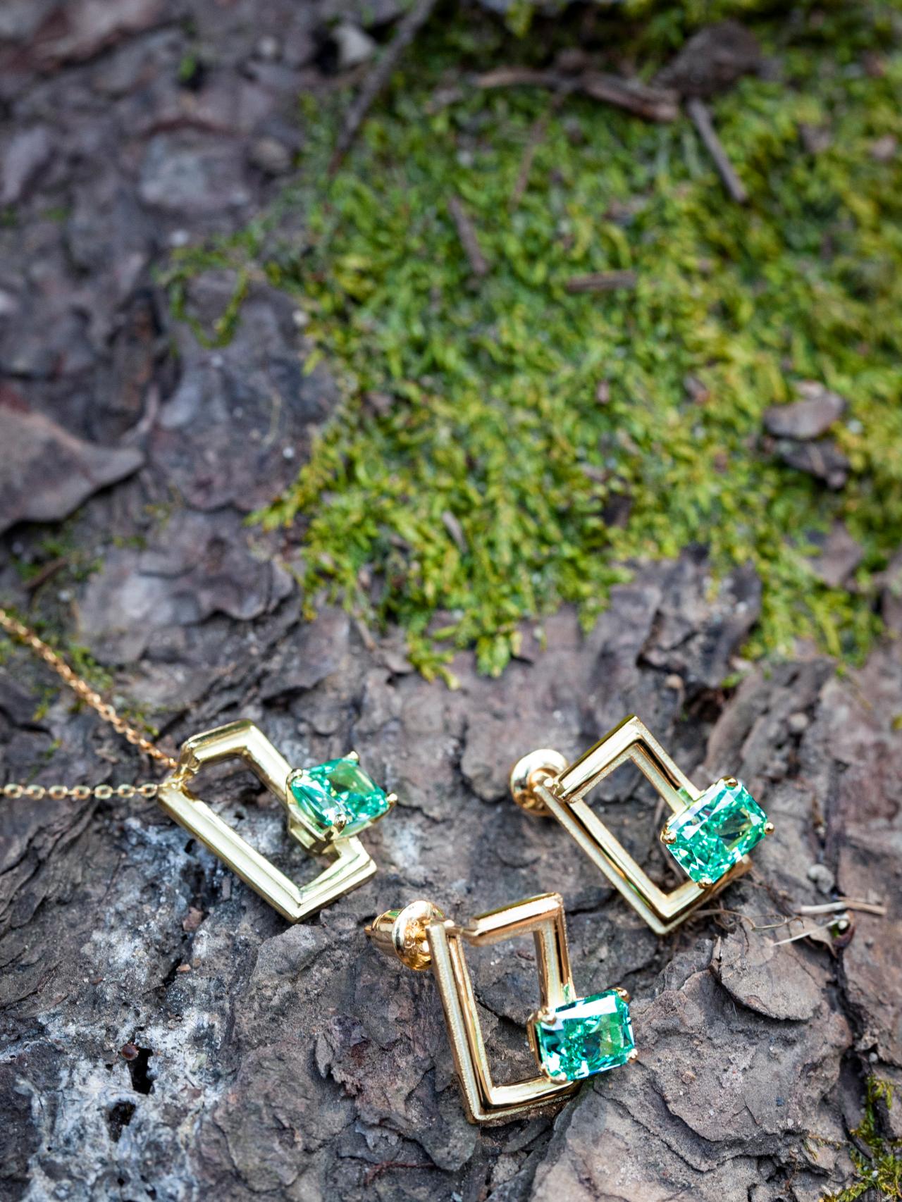 Queen Rectangular Silver Zircon Element Symbol Pendant - BYRDSTRÖM JEWELRY