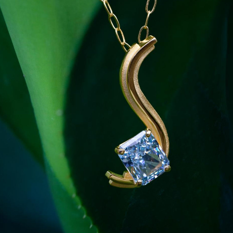 Queen S - Shaped Silver Zircon Element Symbol Pendant - BYRDSTRÖM JEWELRY