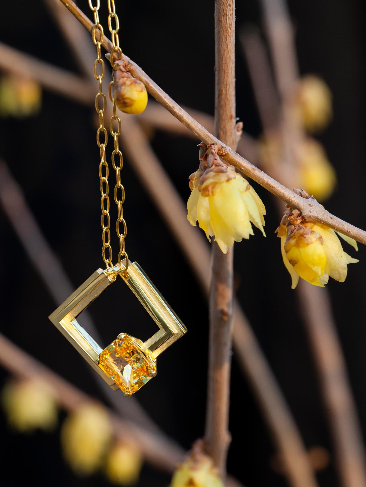 Queen Square Silver Zircon Element Symbol Pendant - BYRDSTRÖM JEWELRY