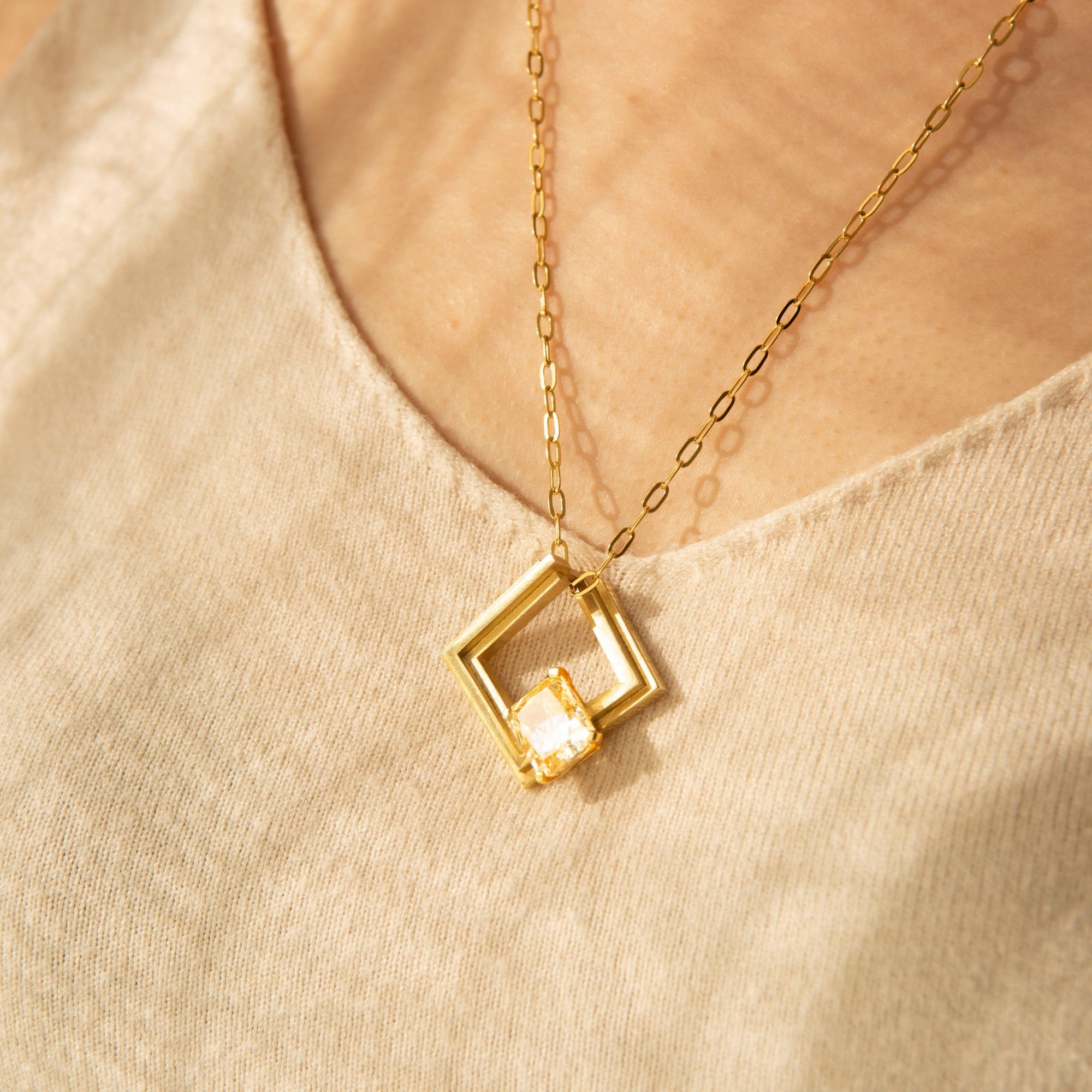 Queen Square Silver Yellow Zircon Element Symbol Pendant - BYRDSTRÖM JEWELRY