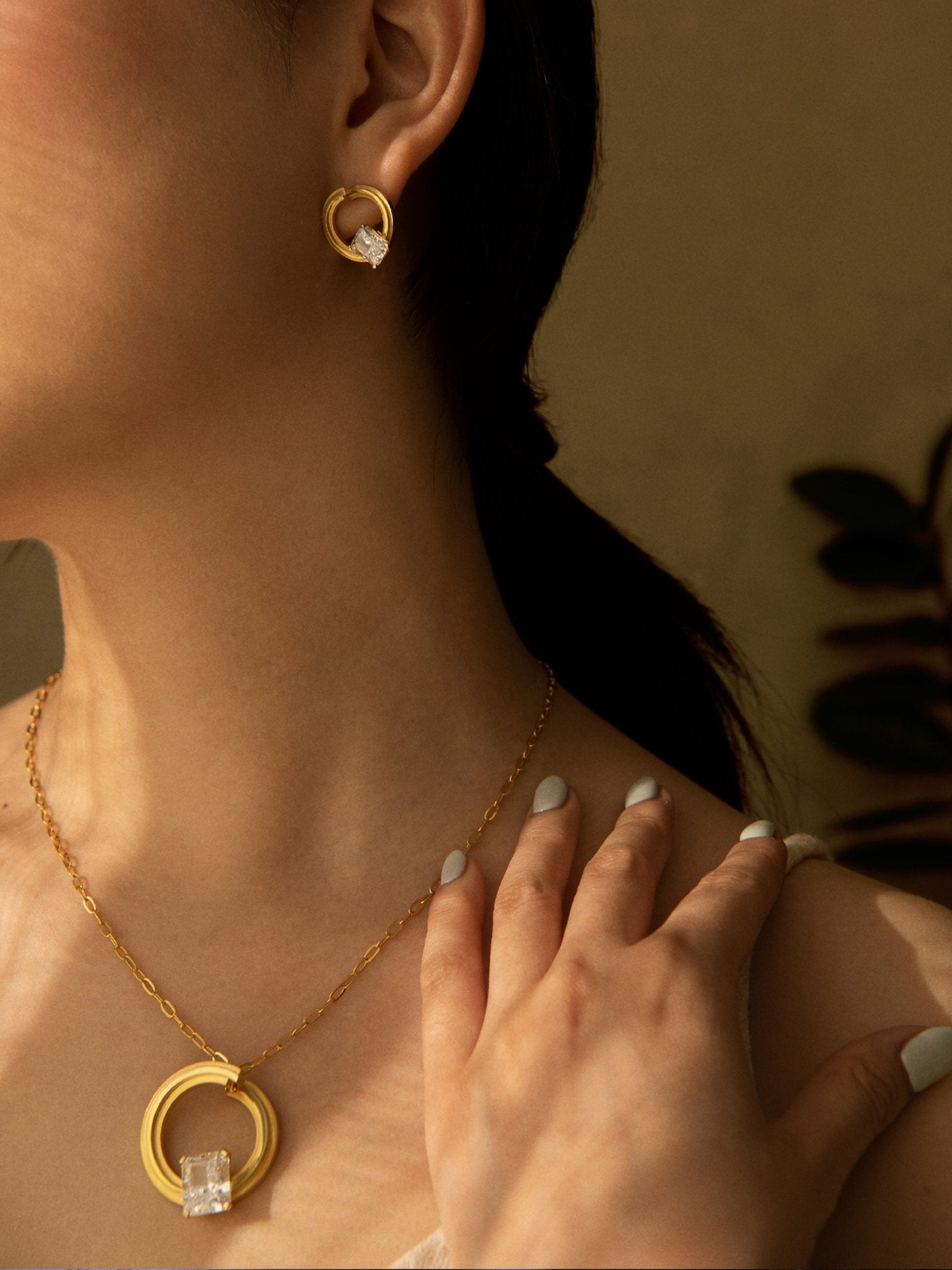 Round Silver White Zircon Element Symbol Earrings - BYRDSTRÖM JEWELRY