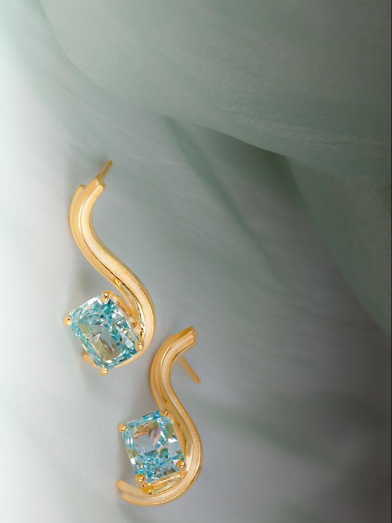 S - Shaped Silver Zircon Element Symbol Earrings - BYRDSTRÖM JEWELRY