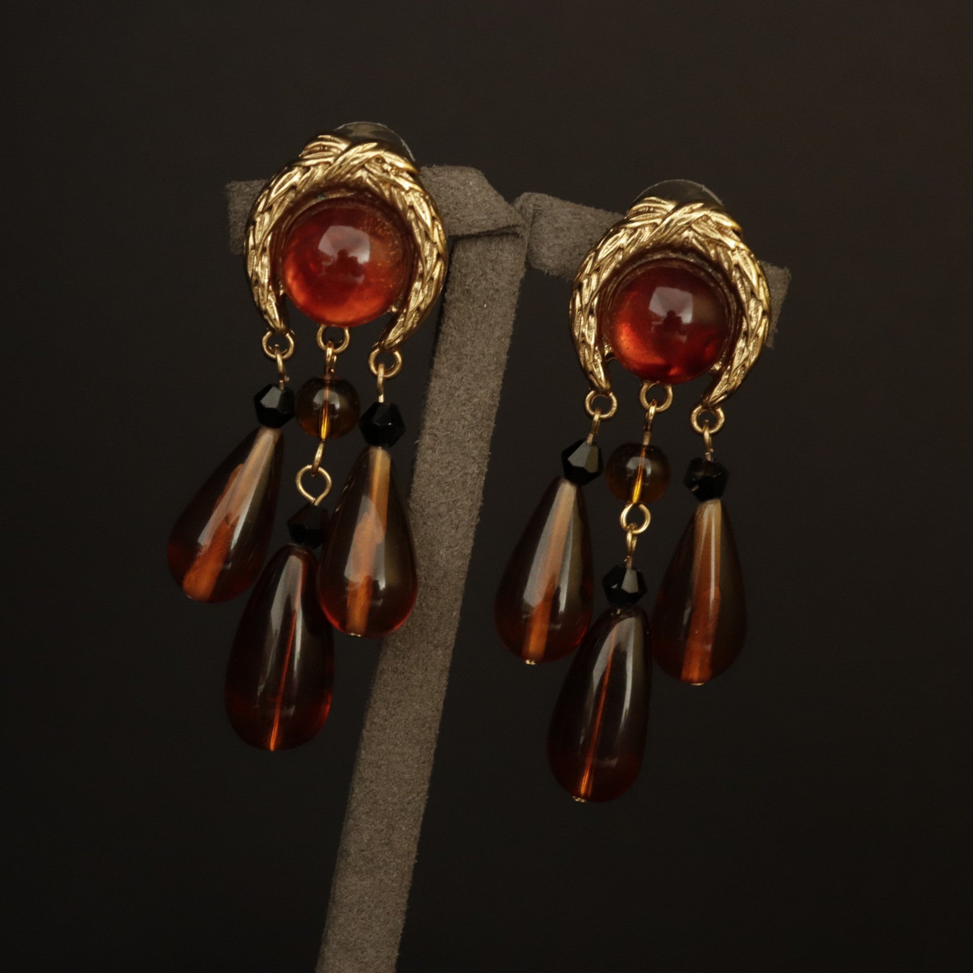 Caramel Vintage Royal Stud Earrings